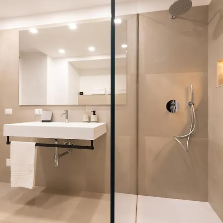 Lucrezia Dimore - * Ugento