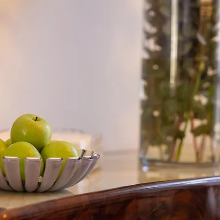 Lucrezia Dimore - * Ugento