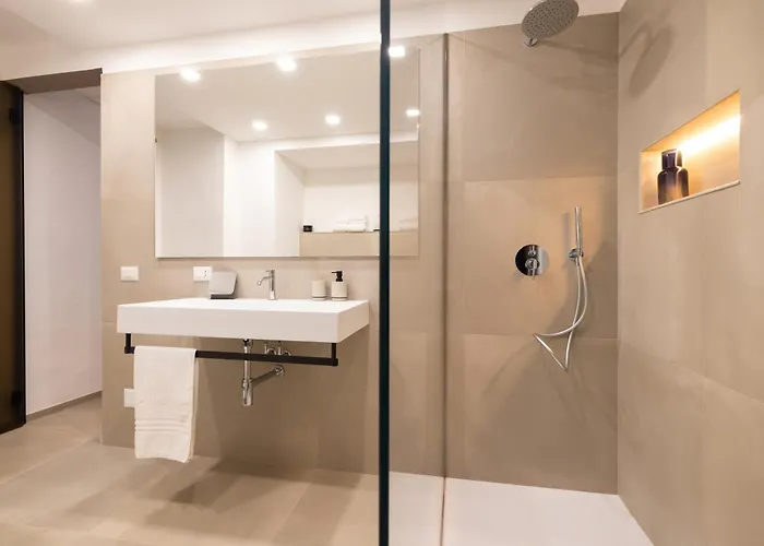 Lucrezia Dimore - * Ugento